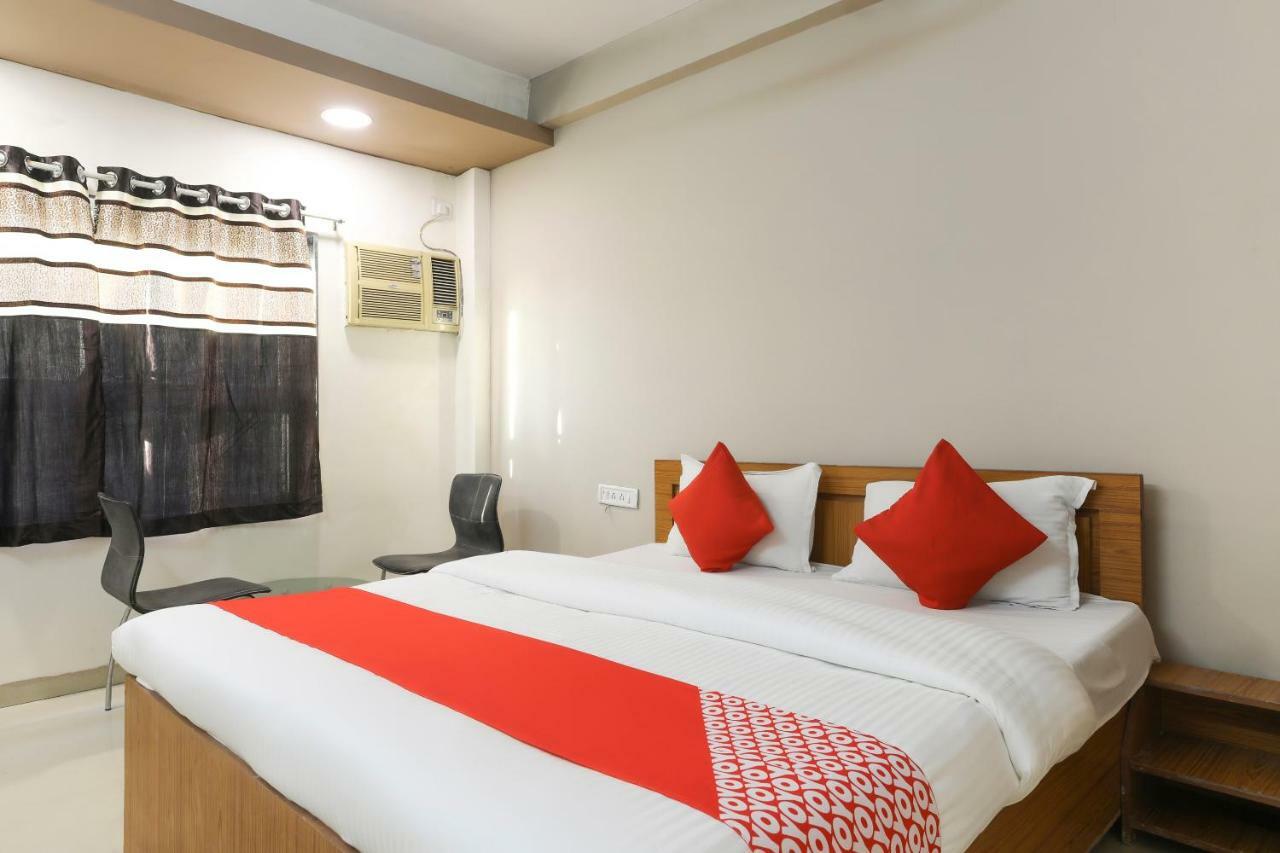 Oyo 43851 Hotel Virasat Mandu Bagian luar foto