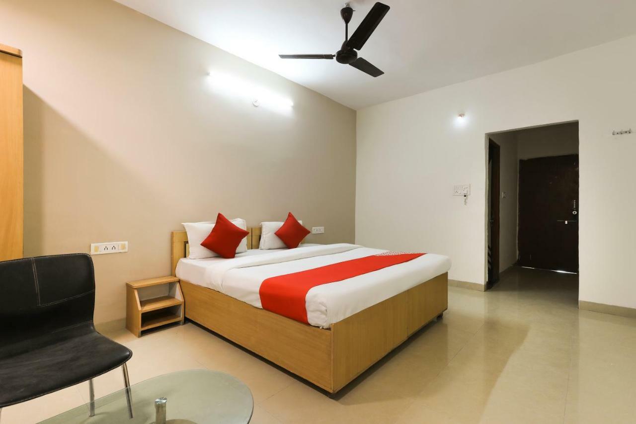 Oyo 43851 Hotel Virasat Mandu Bagian luar foto