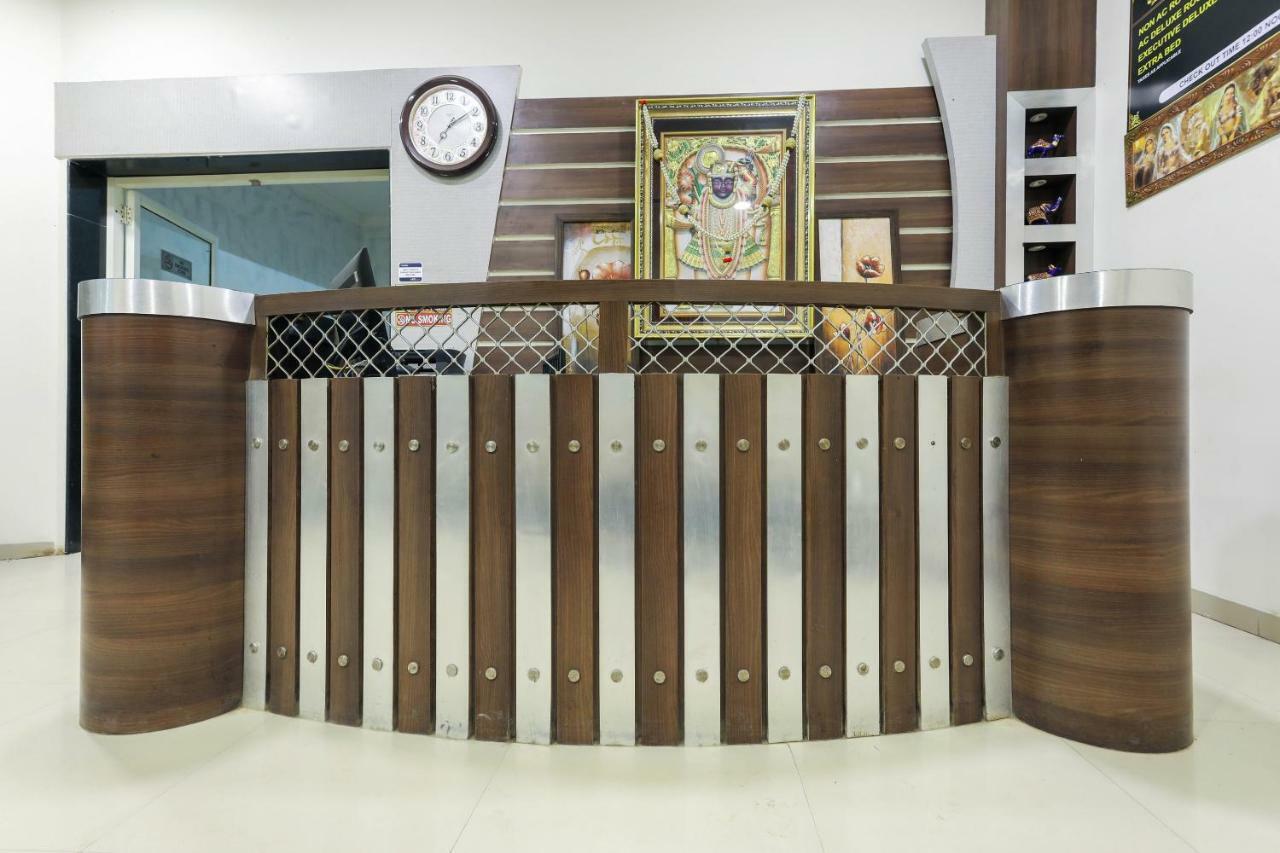 Oyo 43851 Hotel Virasat Mandu Bagian luar foto