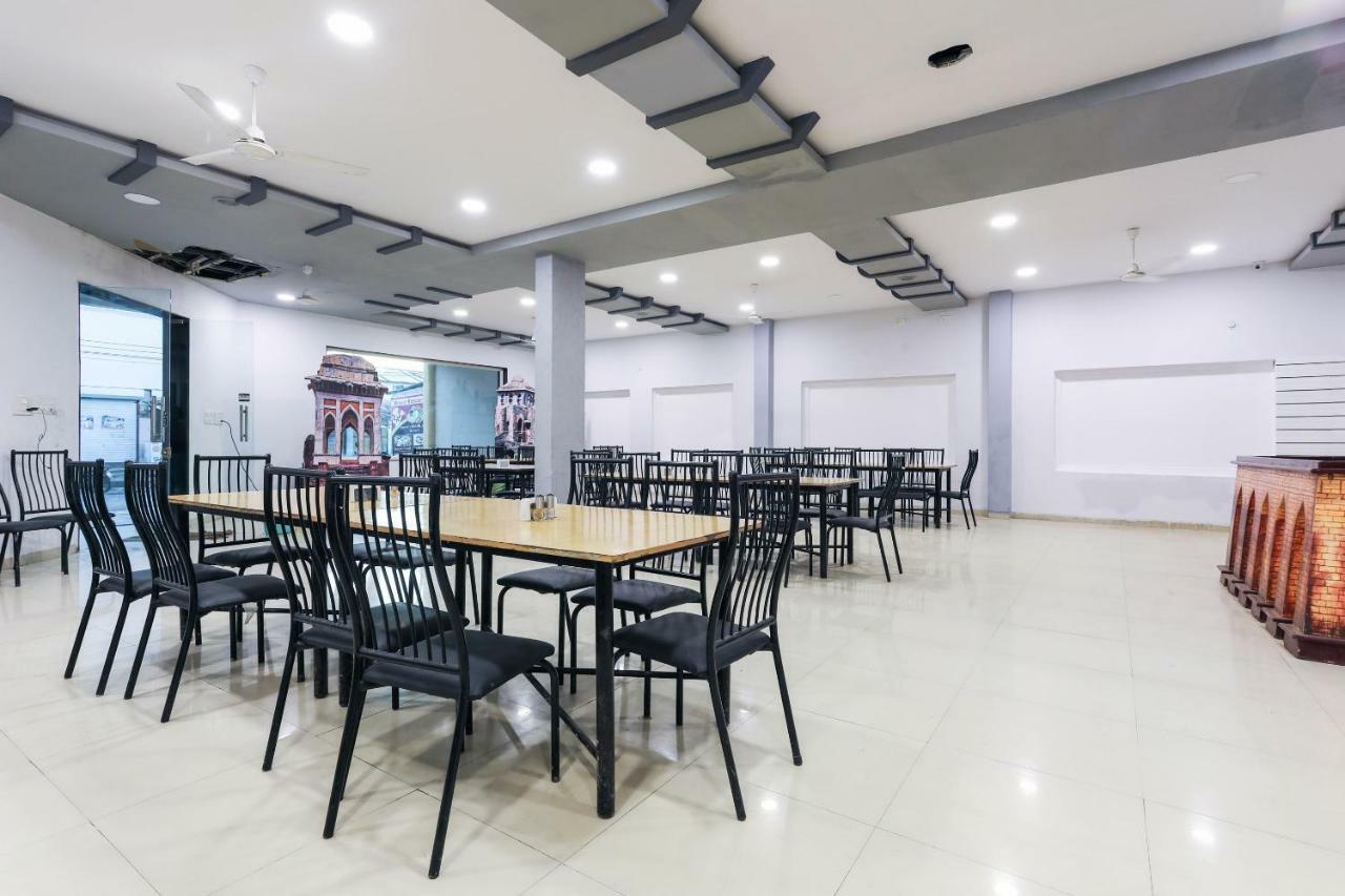 Oyo 43851 Hotel Virasat Mandu Bagian luar foto