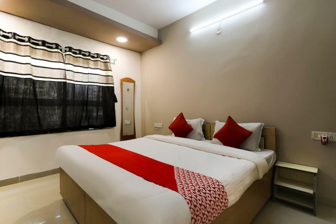 Oyo 43851 Hotel Virasat Mandu Bagian luar foto