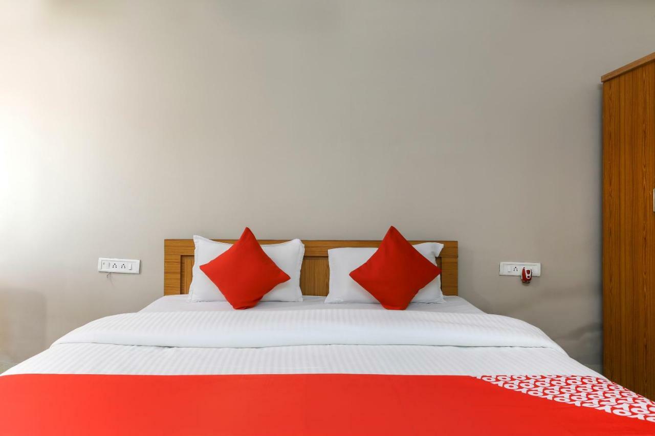 Oyo 43851 Hotel Virasat Mandu Bagian luar foto